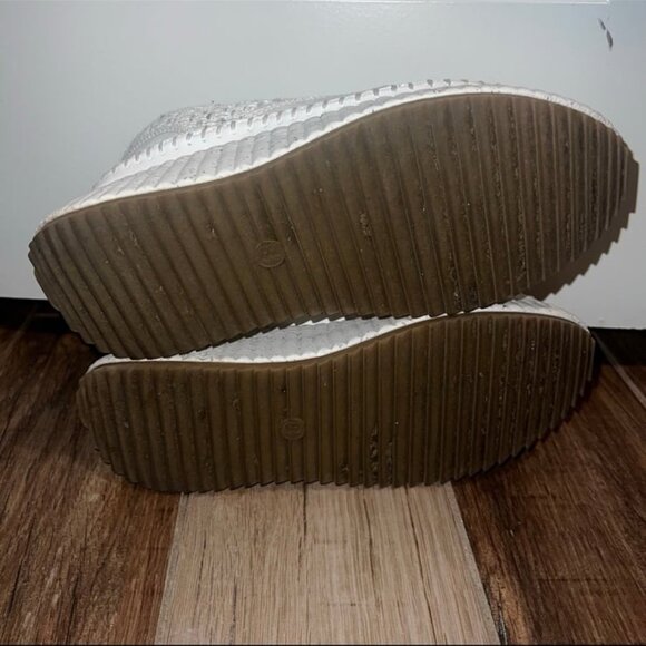 Universal Thread Women's Persephone Sneakers Size 8.5 - Picture 6 of 7